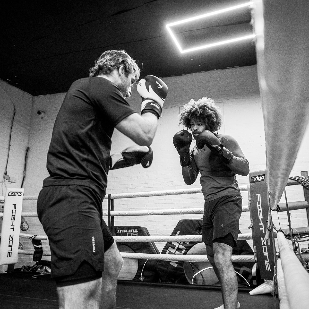 Fumetsu Ghost S3 Boxing Gloves Black/White at Bytomic Trade and Wholesale