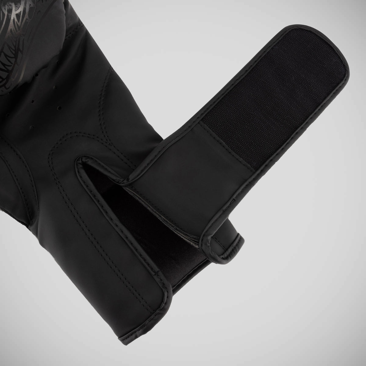 Fumetsu Anaconda Boxing Gloves Black/Black at Bytomic Trade and Wholesale