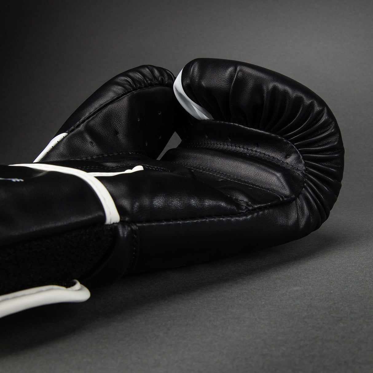 Venum Challenger 2.5 Boxing Gloves – Black/White - detail