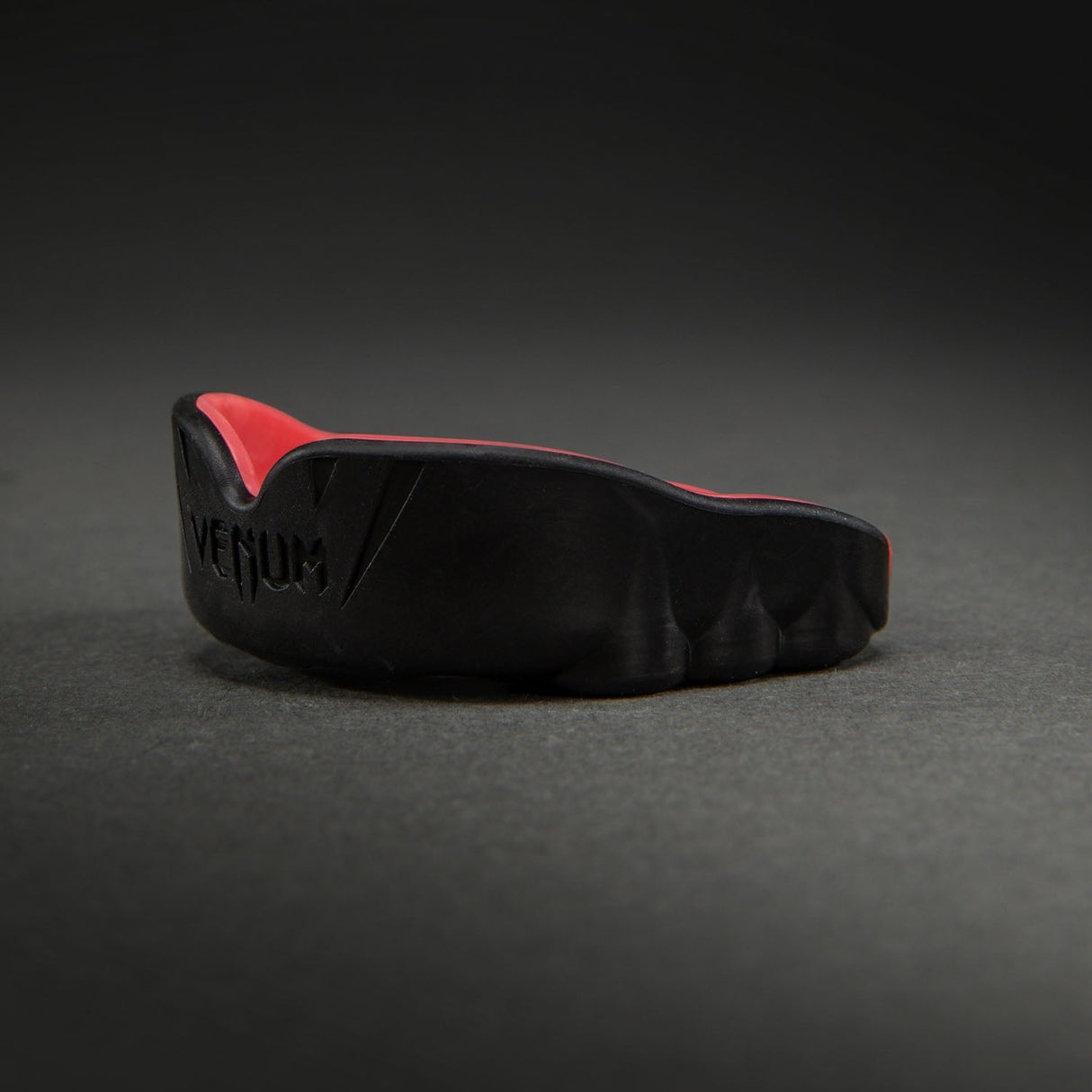 Venum Challenger Mouthguard Black/Corail - detail