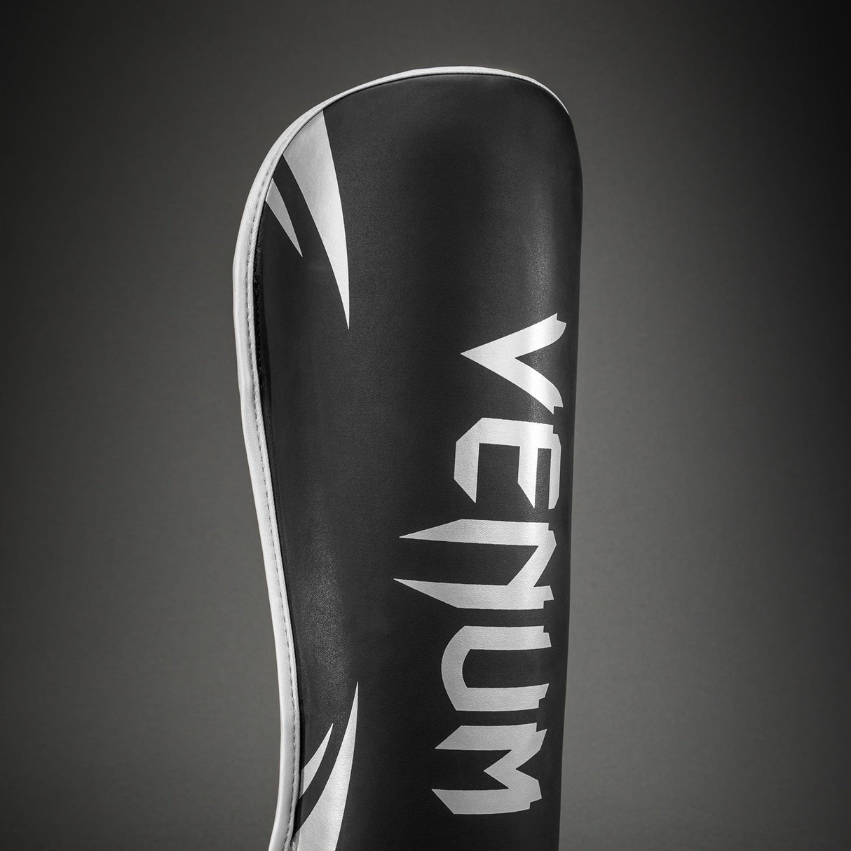 Venum Challenger Stand Up Shin Guards Black/Silver - detail