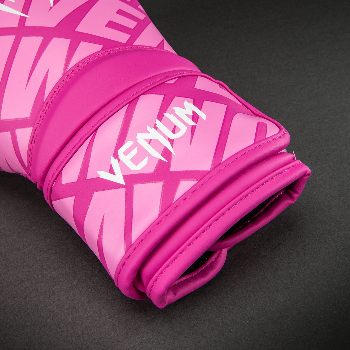 Venum Contender 1.5 XT 3D Boxing Gloves Candy Pink/ White - detail