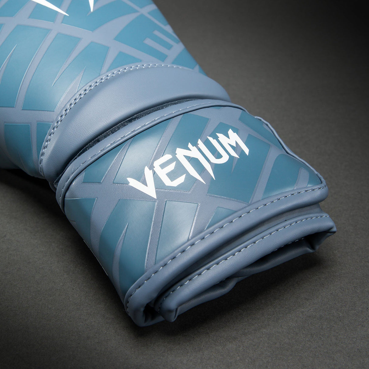 Venum Contender 1.5 XT 3D Boxing Gloves Storm Blue - detail