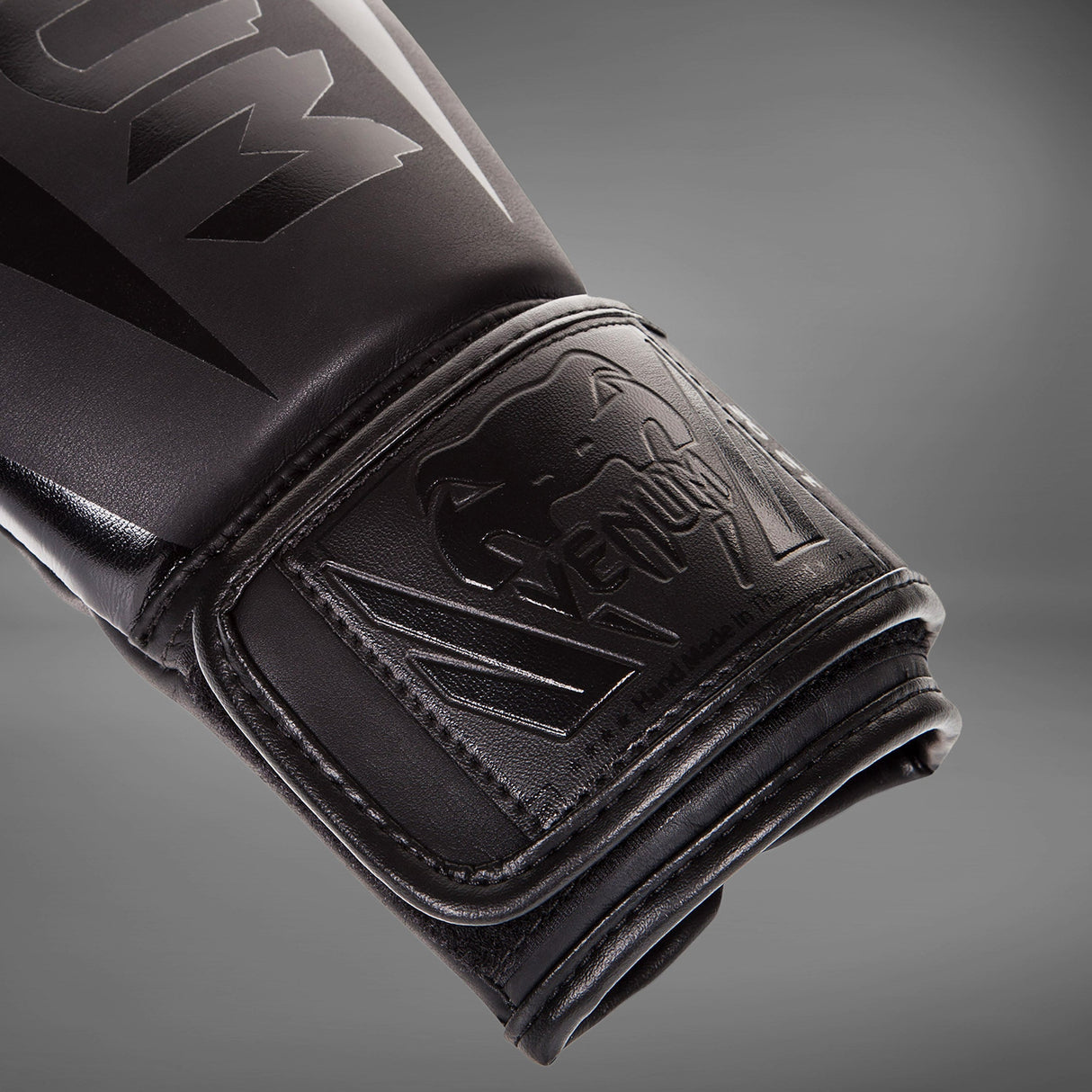 Venum Elite Boxing Gloves - detail
