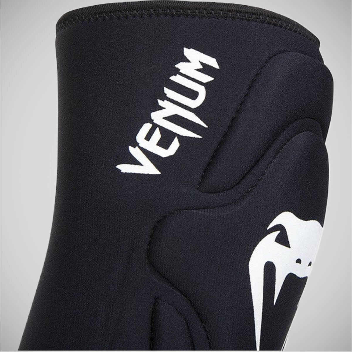 Black Venum Kontact Gel Knee Pads OLD    at Bytomic Trade and Wholesale
