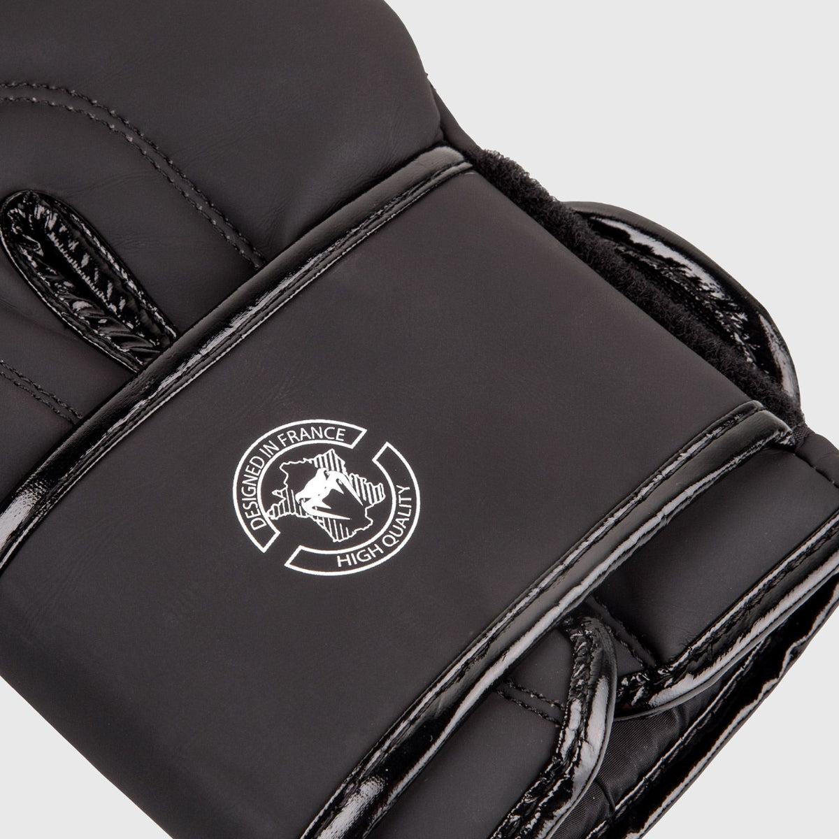 Black/White Venum Contender 2.0 Boxing Gloves at Bytomic Trade and Wholesale