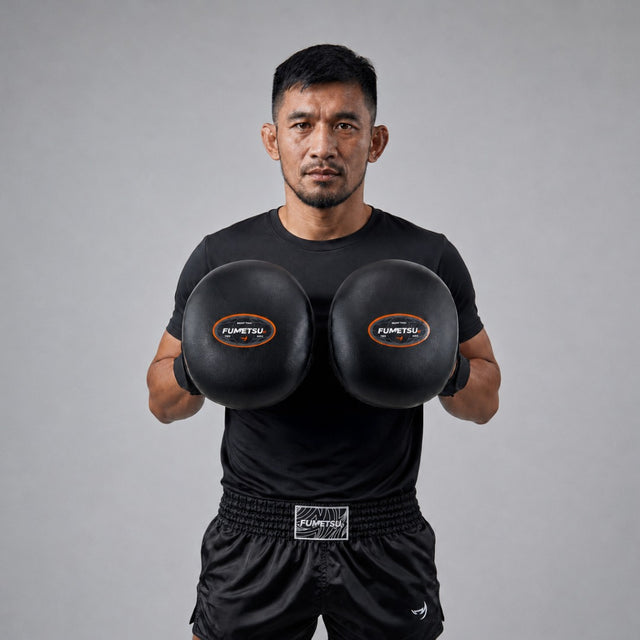 Fumetsu FMT1 Air Thai Focus Pads Black Lifestyle 1