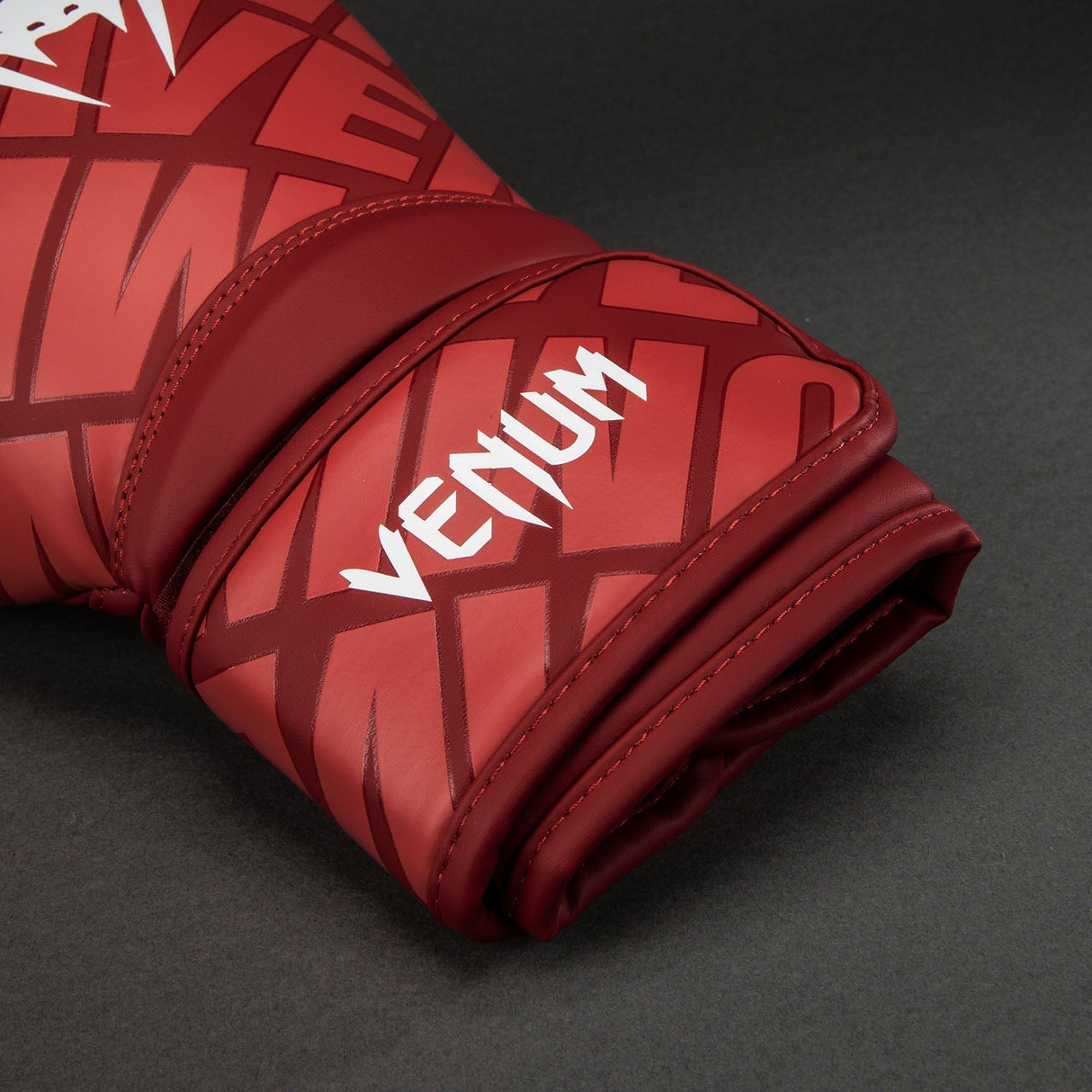 Venum Contender 1.5 XT 3D Boxing Gloves Cherry Red/ White - detail