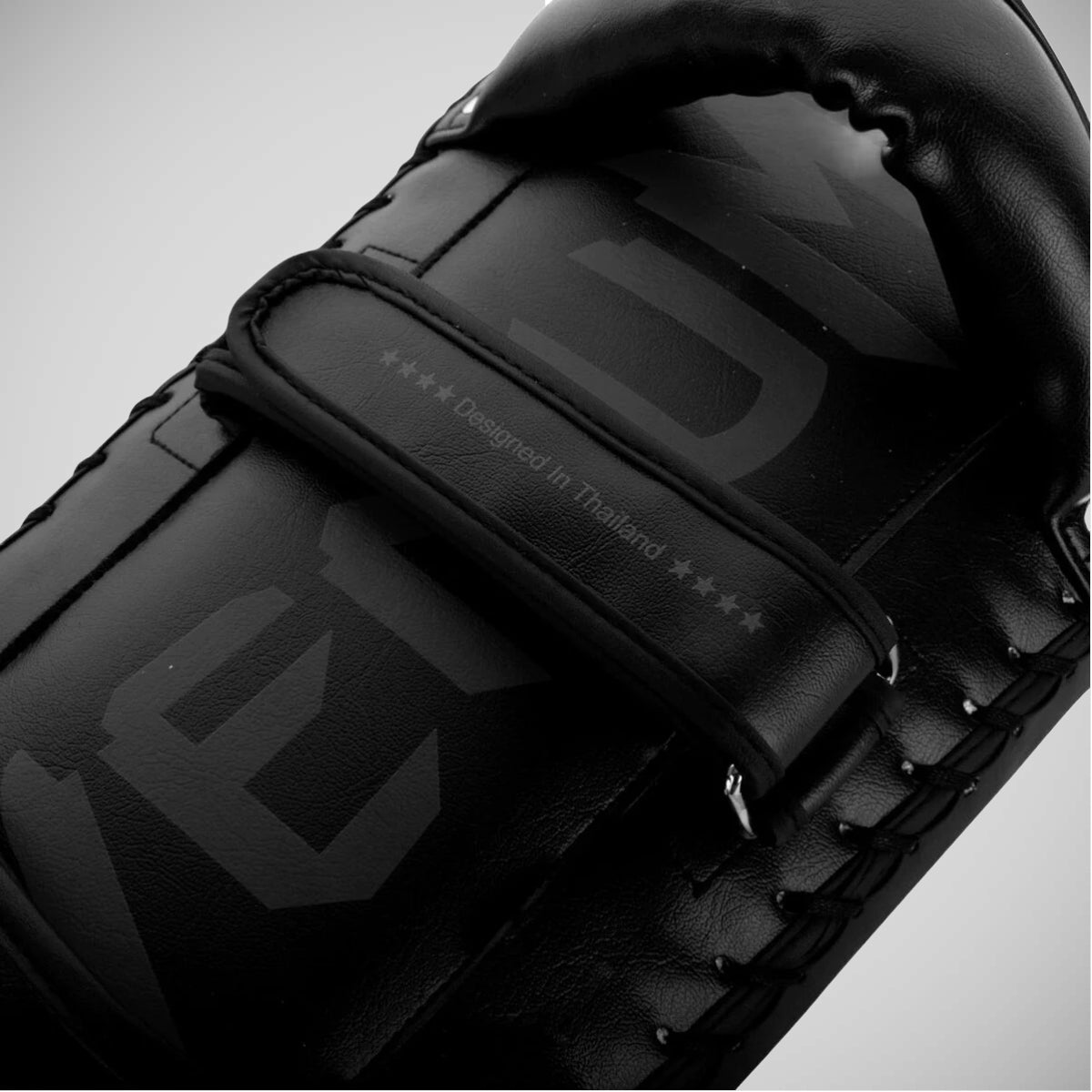 Black/Black Venum Giant Kick Pads    at Bytomic Trade and Wholesale